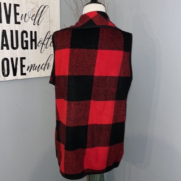 Red and black checked vest w/pockets - Picture 4 of 6